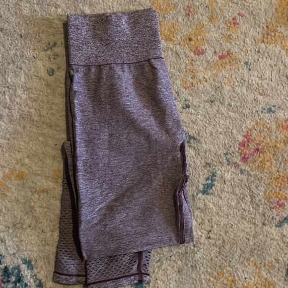 Maroon seamless leggings size medium - Picture 3 of 3